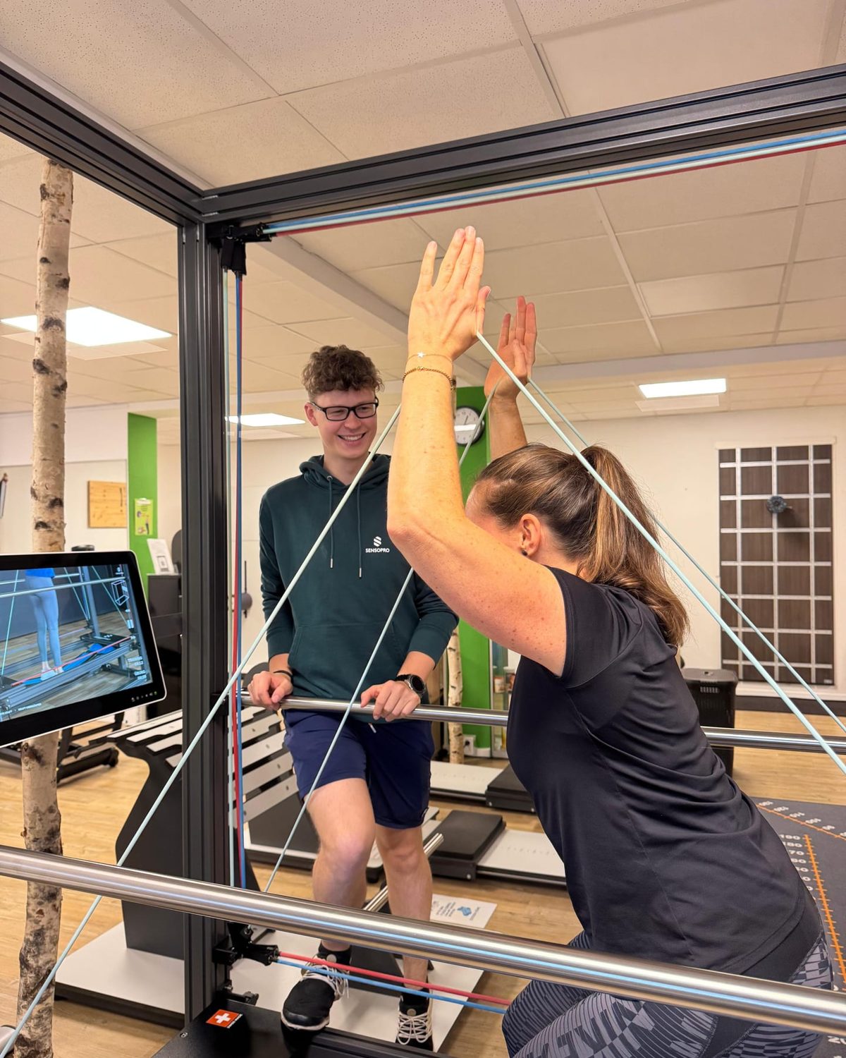 Trainer und Mitglied am Functional-Rack bei Grobe Fitness Hagen